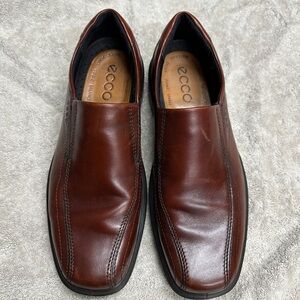 Ecco Helsinki Mens 44 EU 10-10.5 US Burgundy Leather Slip On Apron Toe Loafer